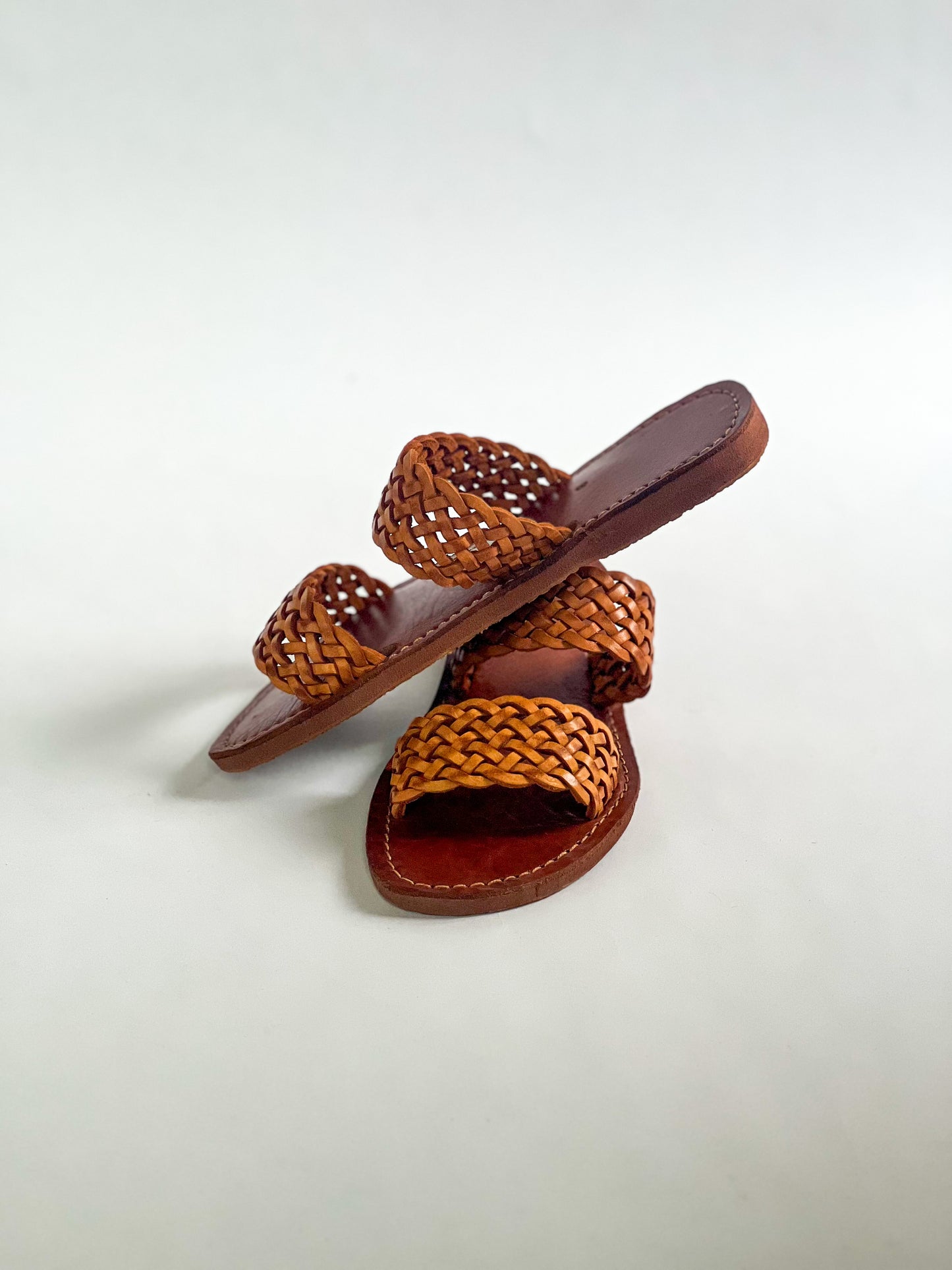 Idrissi&burch-moroccan-leather-sandals-boho-solomon-notes-deal-Marrakech-Cosi-cozy