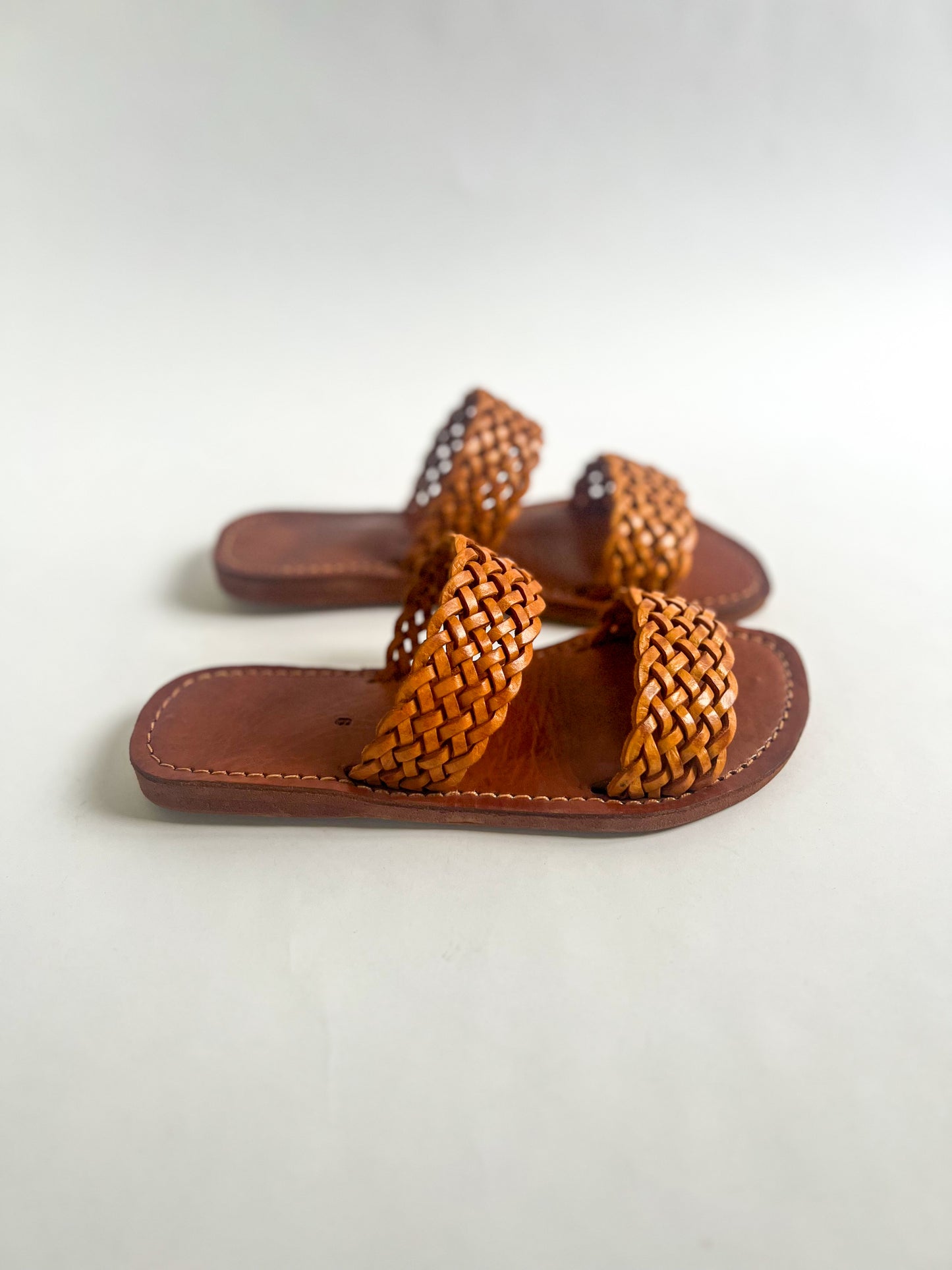 Idrissi&burch-moroccan-leather-sandals-boho-solomon-notes-deal-Marrakech-Cosi-cozy
